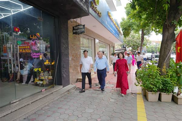 Chủ tịch UBND thành phố khảo sát tuyến phố ẩm thực Tuệ Tĩnh và các khu vực quy hoạch trọng điểm trên địa bàn phường Thành Đông