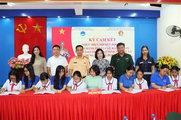 Tuyên truyền an toàn giao thông đường bộ cho học sinh Trường THCS Dư Hàng Kênh (Phường Lê Chân)