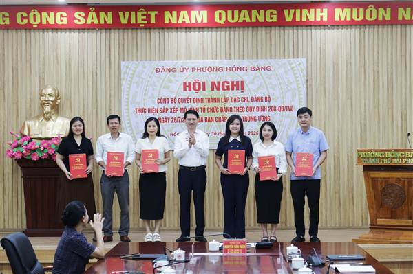 Đảng ủy phường Hồng Bàng công bố quyết định thành lập các chi bộ, đảng bộ thực hiện sắp xếp mô hình tổ chức đảng theo Quy định số 208-QĐ/TW