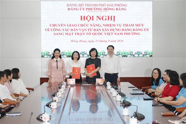 Phường Hồng Bàng chuyển giao chức năng, nhiệm vụ tham mưu về công tác dân vận từ Ban Xây dựng Đảng Đảng ủy sang MTTQ Việt Nam phường