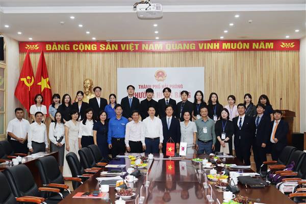 Đoàn Thanh niên Hàn Quốc trao đổi, chia sẻ kinh nghiệm về công tác quản lý nhà nước về thanh niên và bình đẳng giới tại phường Hồng Bàng