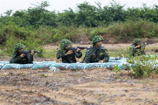 Diễn tập tác chiến phường Bạch Đằng trong khu vực phòng thủ năm 2026: Nâng cao khả năng sẵn sàng chiến đấu của lực lượng vũ trang địa phương