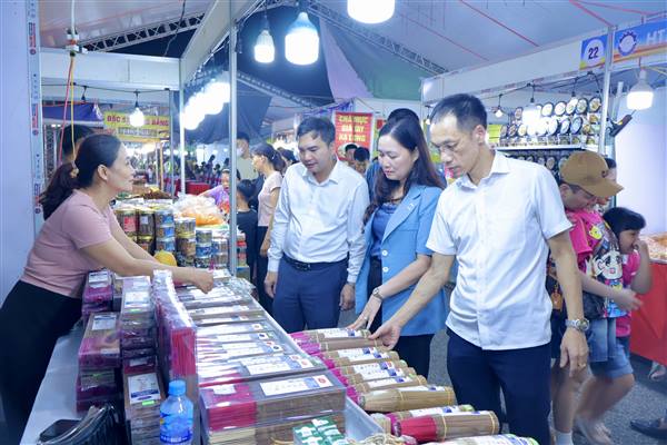 Khai mạc chương trình đưa hàng Việt về nông thôn tại xã Thanh Hà