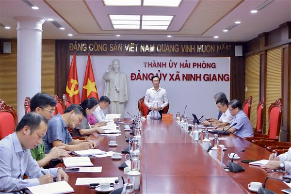 Chủ tịch Ủy ban MTTQ Việt Nam thành phố kiểm tra tiến độ giải ngân đầu tư công, giải phóng mặt bằng tại xã Ninh Giang và phường Thạch Khôi