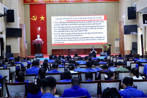 Phát huy vai trò của đội ngũ làm công tác tuyên truyền trong định hướng, nắm bắt và phản ánh tình hình tư tưởng của đoàn viên, thanh niên