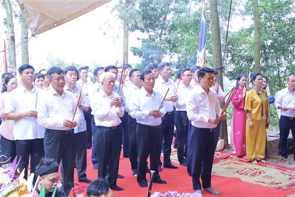 Trang trọng lễ rước, lễ tế và lễ giỗ Đức Thánh Trần tại đền Kiếp Bạc