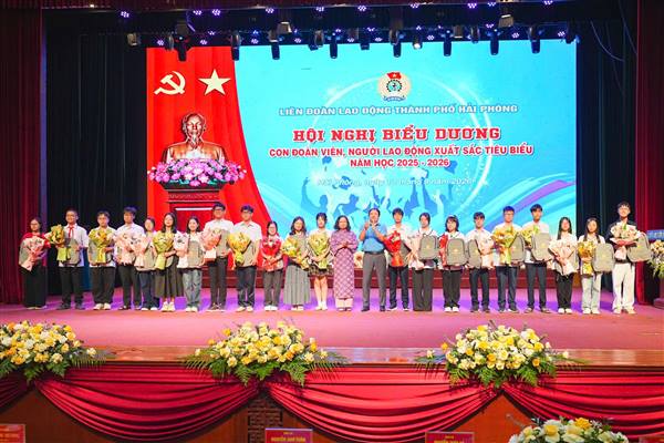 Liên đoàn lao động thành phố biểu dương con đoàn viên, người lao động xuất sắc, tiêu biểu năm học 2025 - 2026