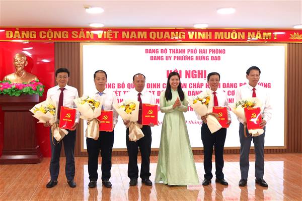 Thành lập 11 chi bộ các phòng ban chuyên môn trực thuộc Đảng ủy phường Hưng Đạo