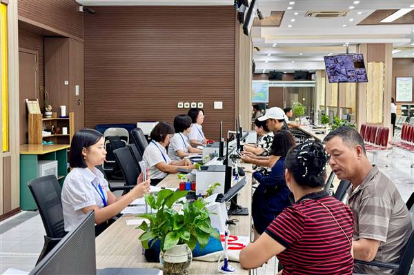 Chủ tịch UBND thành phố yêu cầu 100% thủ tục hành chính được thực hiện tại Trung tâm Phục vụ hành chính công cùng cấp