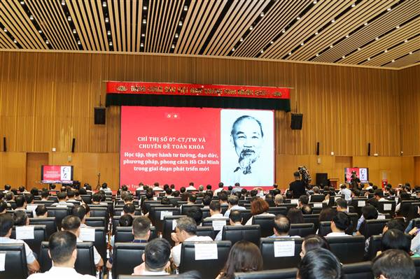 Hội nghị toàn quốc nghiên cứu, học tập, quán triệt và triển khai thực hiện một số Nghị quyết, Chỉ thị của Bộ Chính trị