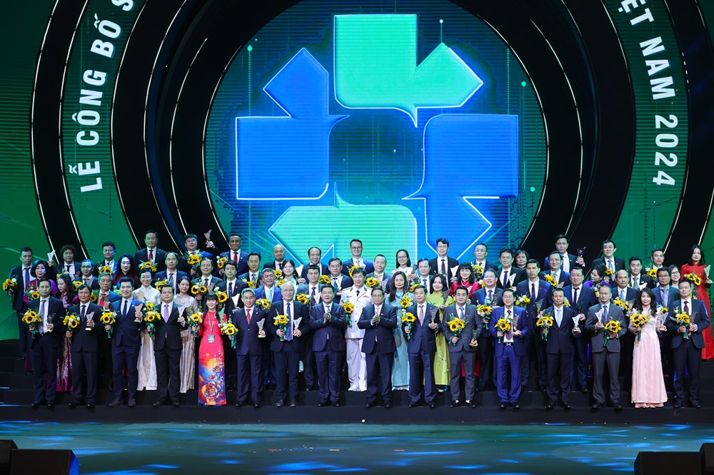 Thủ tướng Phạm Minh Chính trao chứng nhận cho lãnh đạo doanh nghiệp nhận danh hiệu Thương hiệu quốc gia Việt Nam năm 2024
