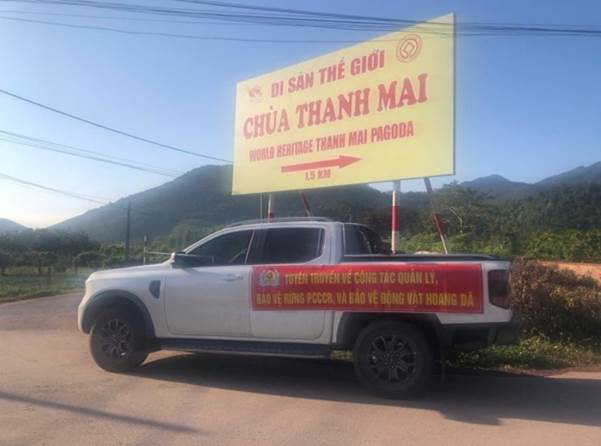 A truck with a sign on the back

AI-generated content may be incorrect.