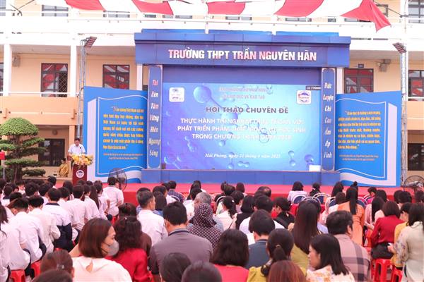 
Promoting start - up and innovation movement in schools 
