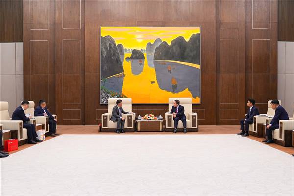 
Hai Phong leaders receive TCL Viet Nam Co.,