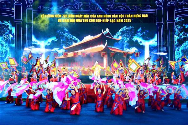 Hai Phong Traditional Stage Theatre participates in the 2025 National “Cheo” Festival with the play “Red Rain”