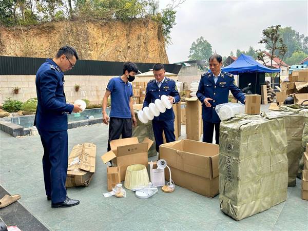 
Raising awareness and skills to prevent counterfeit goods 
 