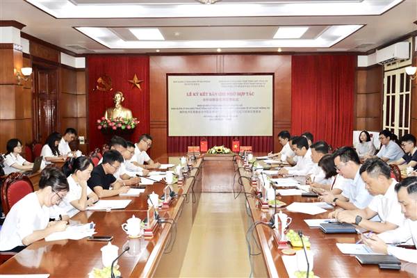 Delegation from Hong ha Comprehensive Bonded Zone, Yunnan Province (China) visits and works in Hai Phong