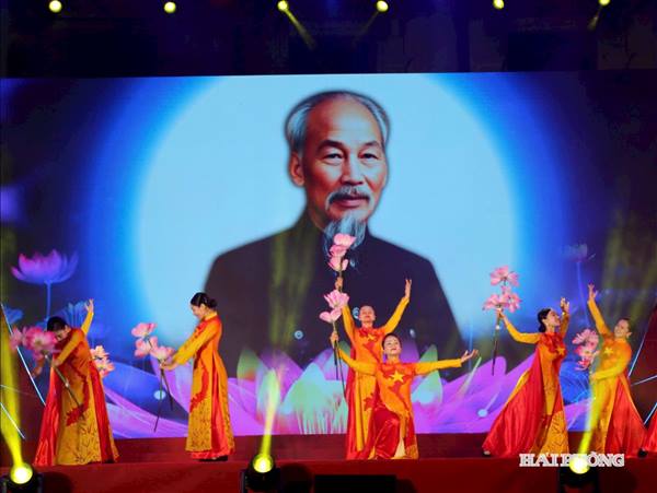 
Special cultural performance in celebration of National day
