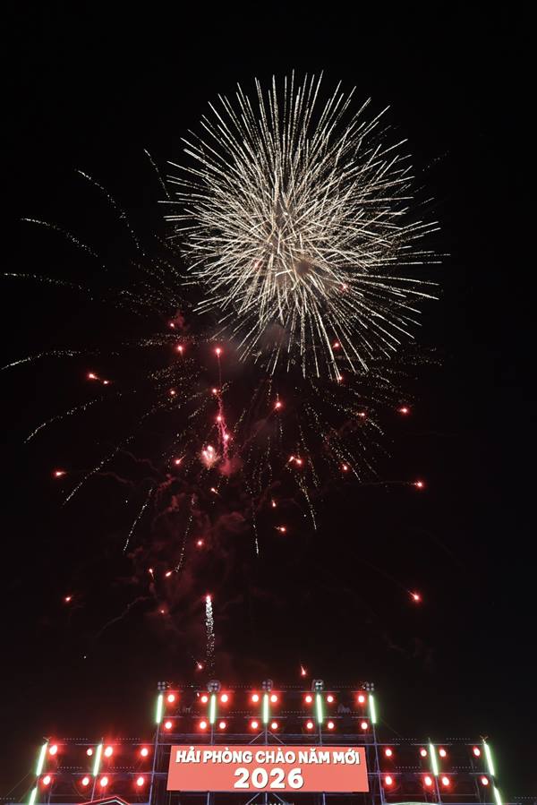Hai Phong Shines Bright in the 2026 New Year’s Eve Celebration at Xu Dong cultural center square
