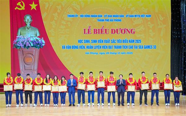 
Hai Phong commends outstanding students, athletes and coaches in 2025