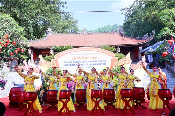 
Commemorating the 584th Anniversary of the Death of National Hero and World Cultural Celebrity Nguyen Trai
