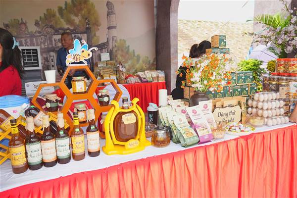 
Boosting promotion of products, craft villages and OCOP products