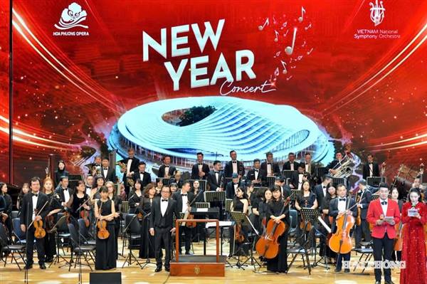 
" Xuan thi" concert leaves strong impression