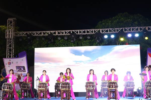 Vibrant Vietnam–Korea Artistic Exchange Held at Bach Dang Walking Street