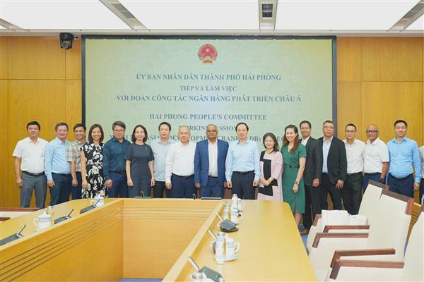 Chairman of Hai Phong People's Committee meets with Asian Development Bank Delegation