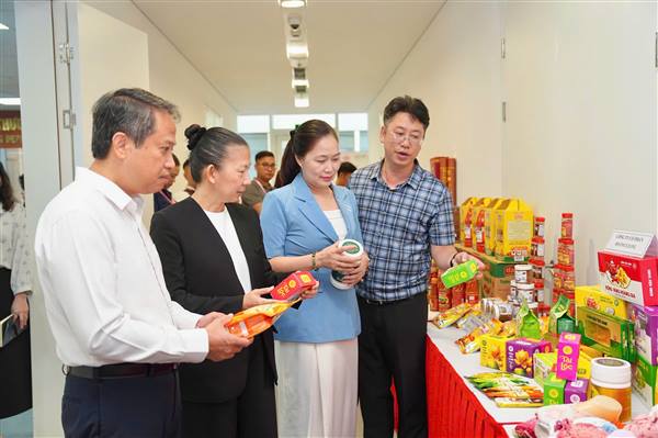 
Linking local products to modern distribution channels