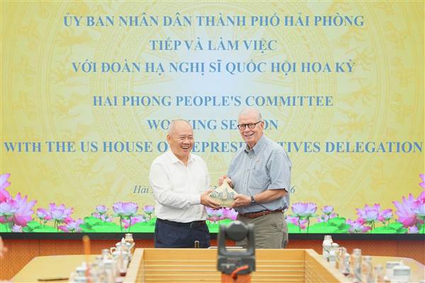 Hai Phong chairman of the people’s committee receives and holds working session with U.S. House of representatives delegation