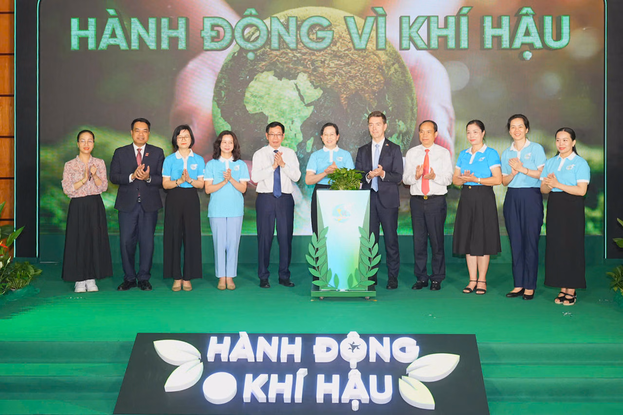 
Women promote greener lifestyles