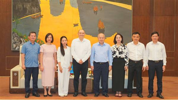 Chairman of the Hai Phong People’s Committee receives Kazakhstan’s Ambassador to Viet Nam