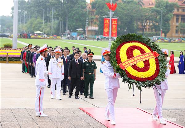 
Hai Phong delegation pays tribute to president Ho Chi Minh