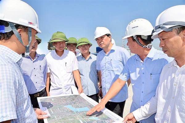 Hai Phong leader reviews progress on key projects 