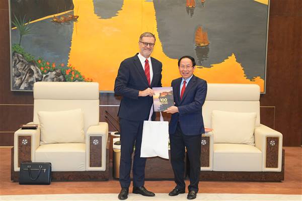 ハノイ党委員会書記のレ・ティエン・チャウ氏が、フランス共和国駐ベトナム大使を表敬訪問した。