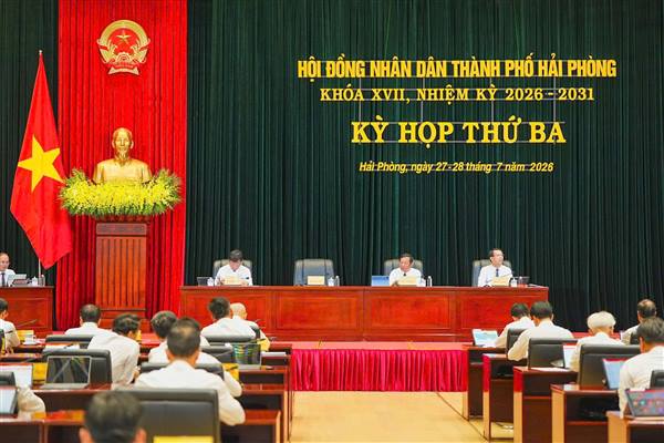 Giám đốc Sở Xây dựng phát biểu tại kỳ họp thứ 3 Hội đồng nhân dân thành phố