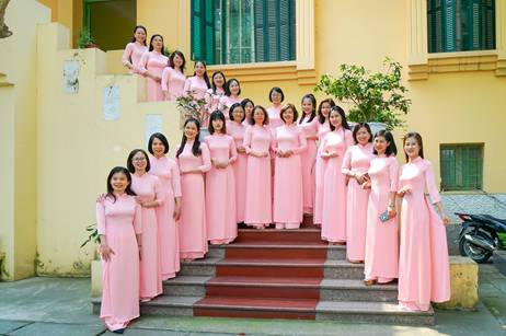 A group of women in pink dresses standing on stairs
AI-generated content may be incorrect.