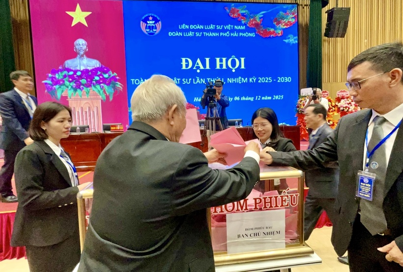 Các đại biểu bỏ phiếu bầu Ban Chủ nhiệm Đoàn Luật sư TP. Hải Phòng khóa I, nhiệm kỳ 2025-2030.