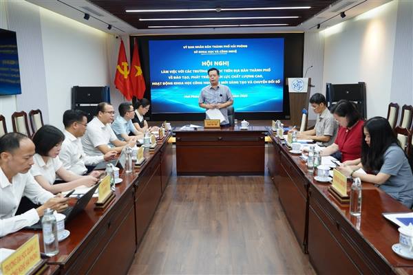 Làm việc với các trường đại học về đào tạo nguồn nhân lực chất lượng cao cho khoa học, công nghệ, đổi mới sáng tạo và chuyển đổi số