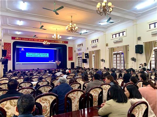Sở KHCN tập huấn kỹ năng số cho đội ngũ cán bộ cấp cơ sở xã Gia Lộc