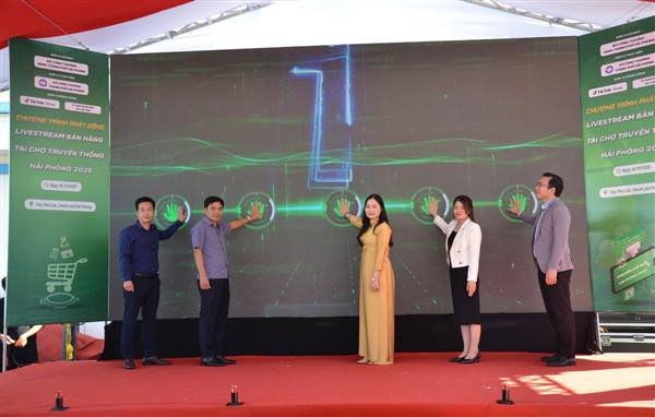 Hải Phòng đẩy mạnh ứng dụng thương mại điện tử trong kinh doanh truyền thống: Phát động chương trình Livestream bán hàng tại chợ Phú Lộc
