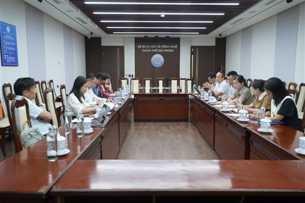 Trao đổi, chia sẻ kinh nghiệm và định hướng hợp tác trong phát triển kinh tế số