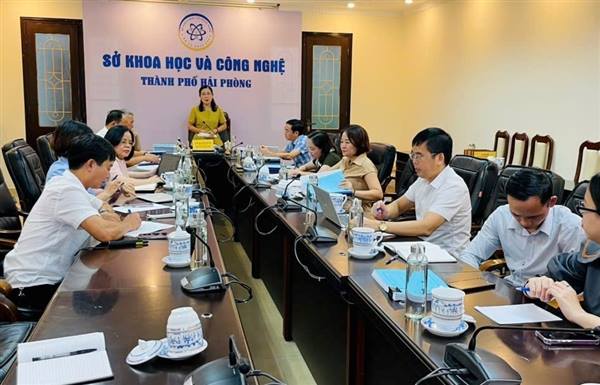 Phối kết nhiều loại cây, hoa nở gối nhau từ tháng 2 đến tháng 11: Giải pháp mới cho cảnh quan xanh - đẹp trên các tuyến đường Hải Phòng
