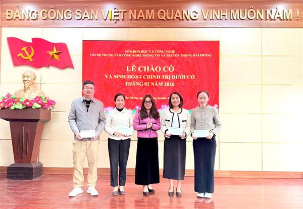 Chi bộ Trung tâm Công nghệ thông tin và Truyền thông Hải Phòng tổ chức sinh hoạt chính trị dưới cờ tháng 02/2026