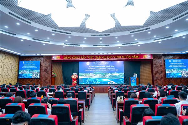Hội thảo khoa học quốc gia toán học và công nghệ thông tin trong kỷ nguyên số: Thách thức và cơ hội