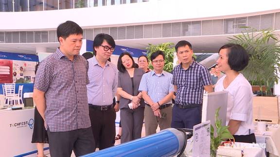 Vice Chairman of the Hai Phong People’s Committee Hoang Minh Cuong inspects preparations for the opening ceremony of Techfest Haiphong 2025