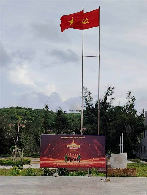 SÔI NỔI CHƯƠNG TRÌNH ĐI BỘ “VÌ VIỆT NAM TIẾN BƯỚC” TRÊN ĐẢO BẠCH LONG VĨ