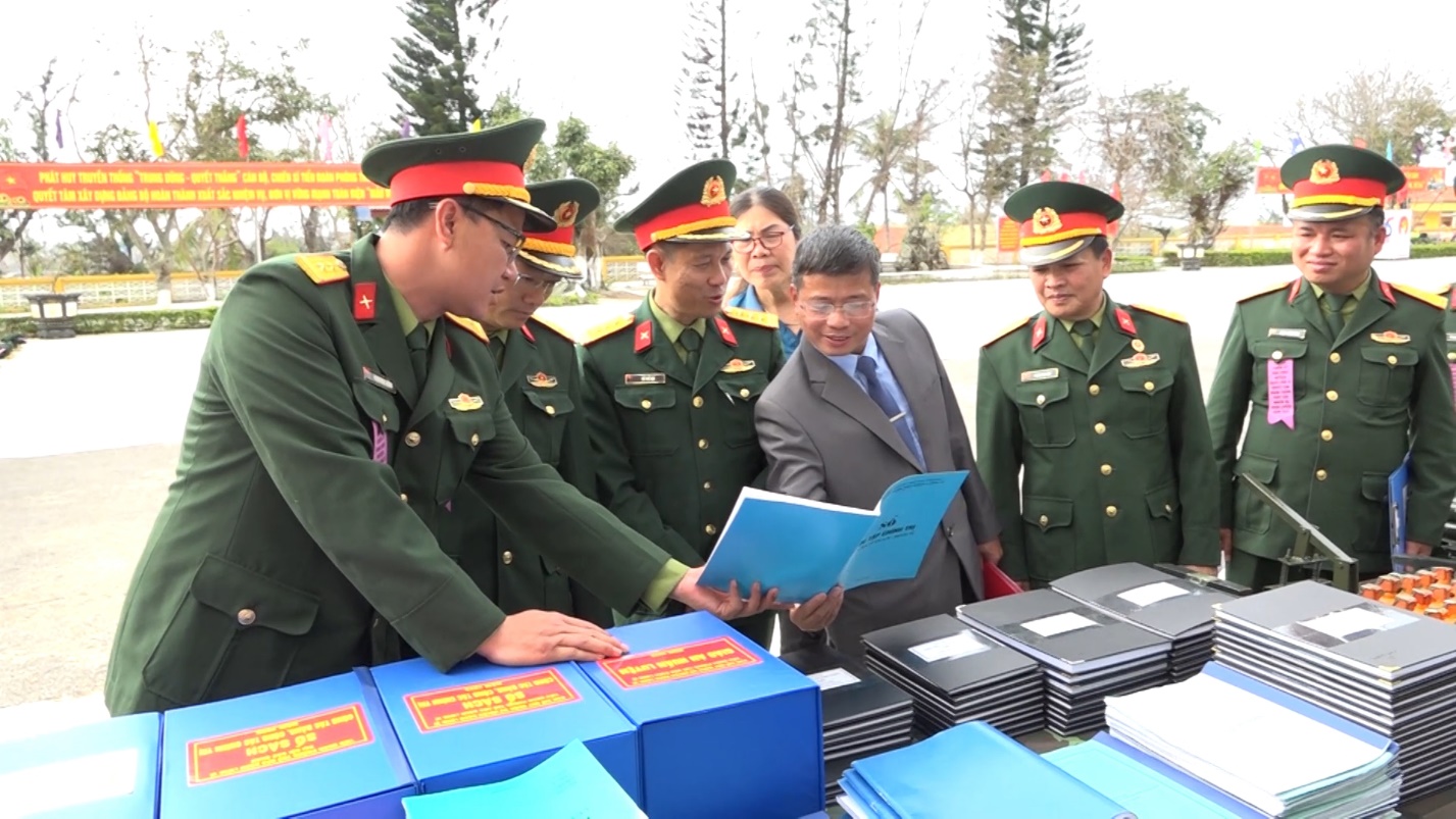 A group of people in military uniforms
Description automatically generated