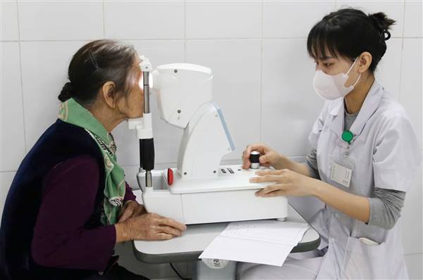 Bệnh viện Mắt và Da liễu Hải Dương phẫu thuật điều trị đục thủy tinh thể hàng nghìn bệnh nhân
